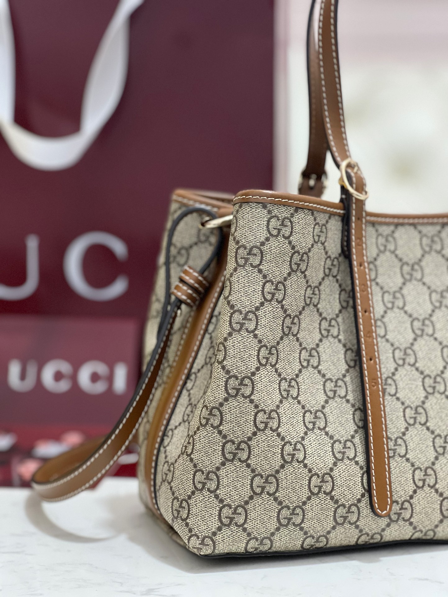 G*u*i emblem tote bag-30*18*11cm