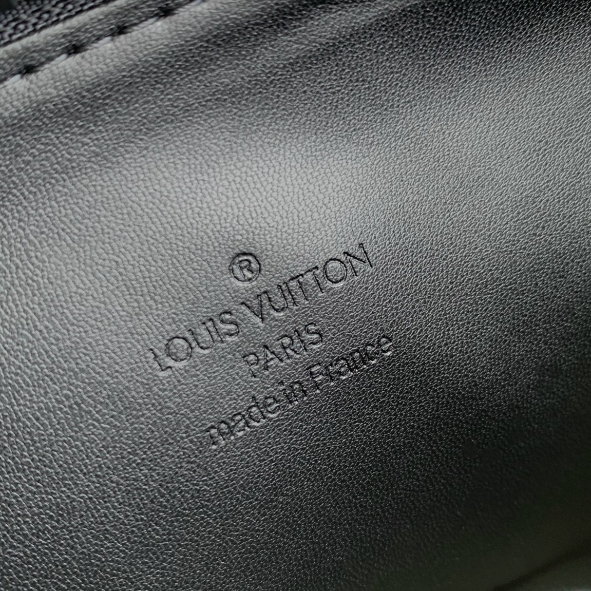 l0*is V*t0n black out coussin handbags-m11370-26*20*12cm