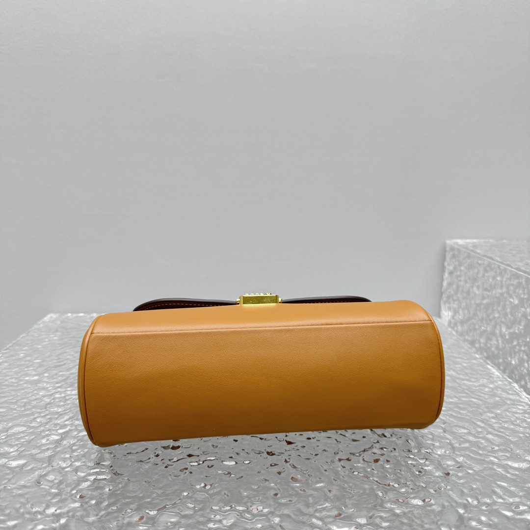 M*um*u leather shoulder bag -25*8*15cm