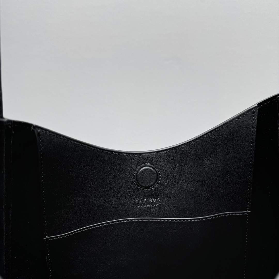 The R0w hobo bag-30*30*8cm