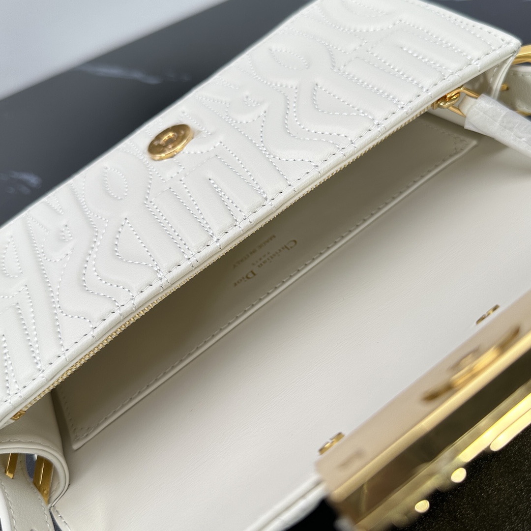 D*or miss D*or allover bag-22*11*6cm