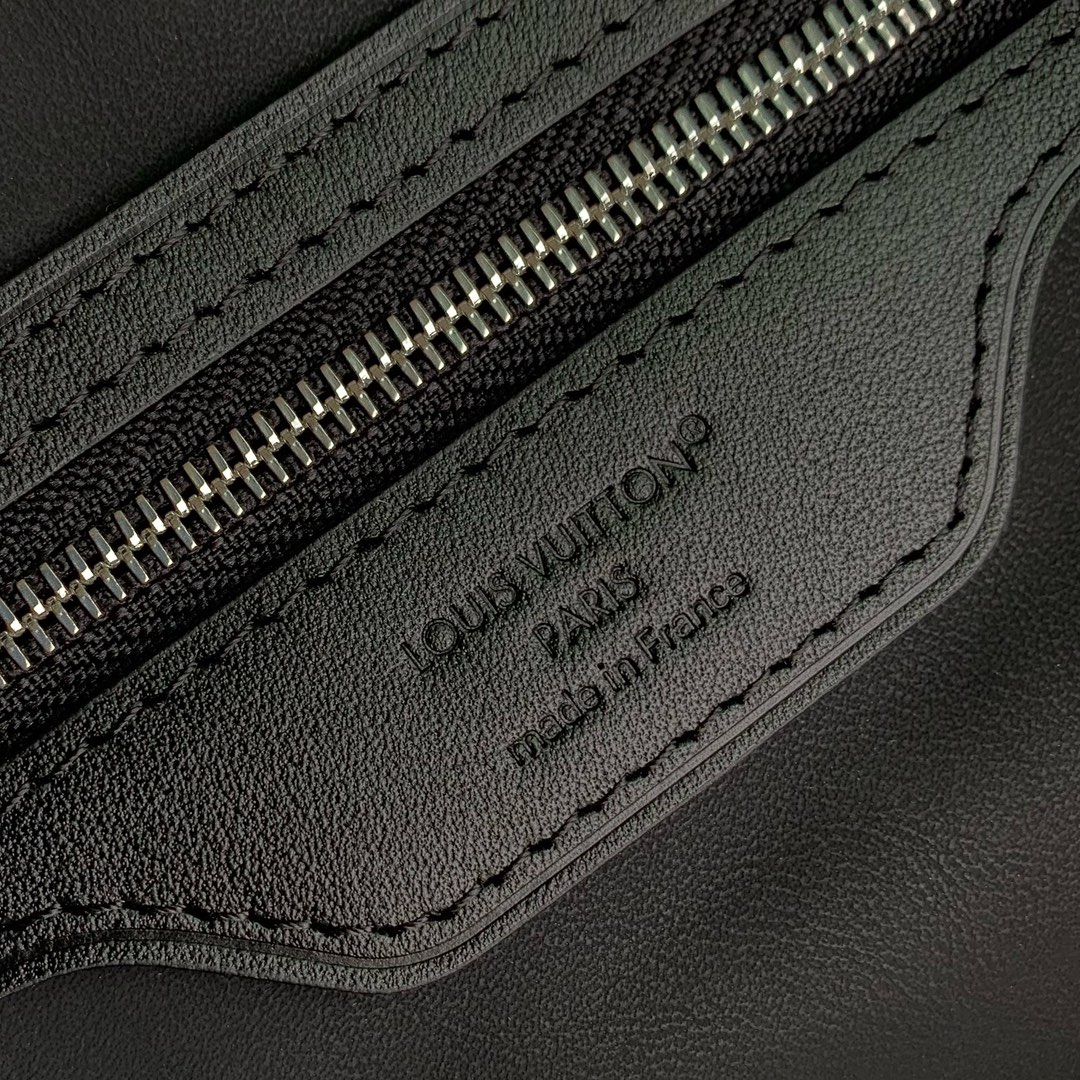 l0vis Vvtt0n speedy soft 30 dark bag -21 x 17 x 30cm