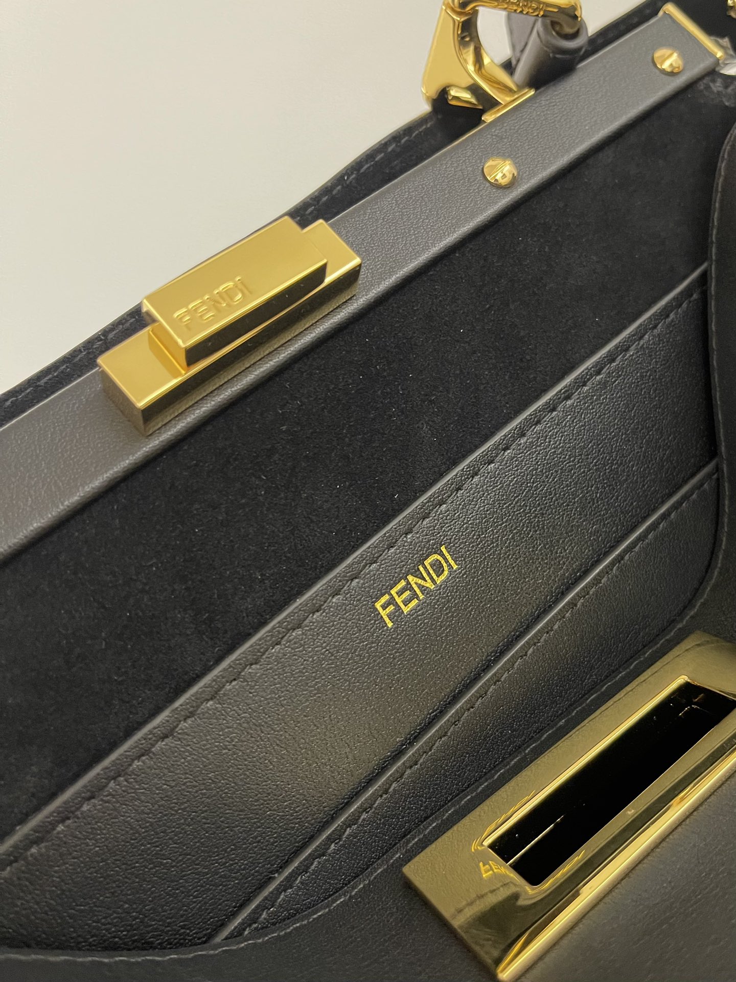 F**di Peekaboo Soft-33x10x25.5CM