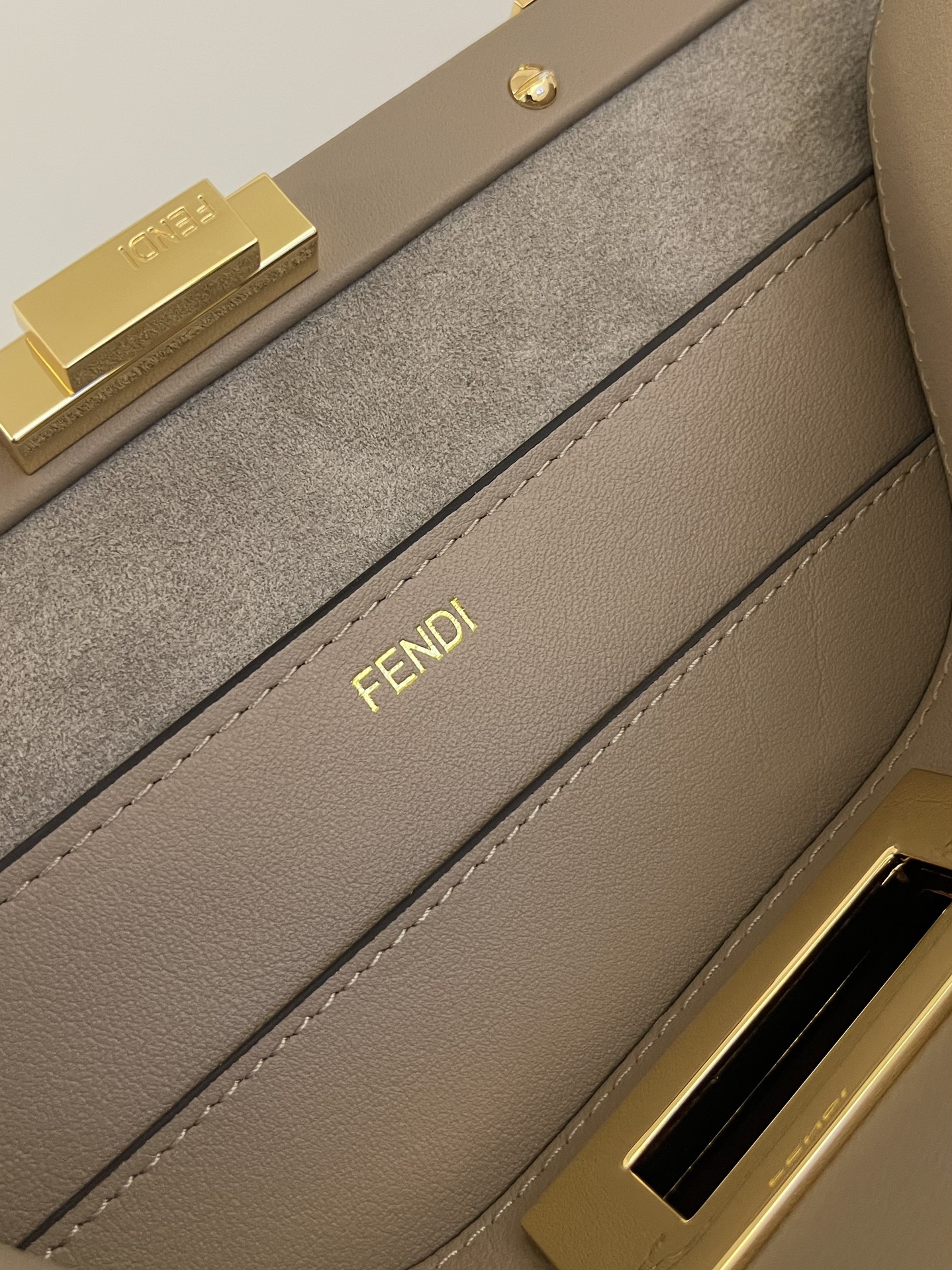 F**di Peekaboo Soft-33x10x25.5CM