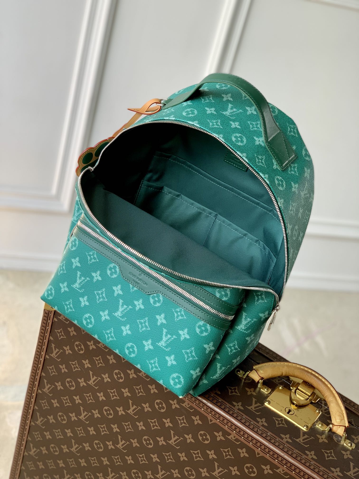 L0vis Vvtt0n Discovery Backpack-M12780-38 x 20 x 29CM
