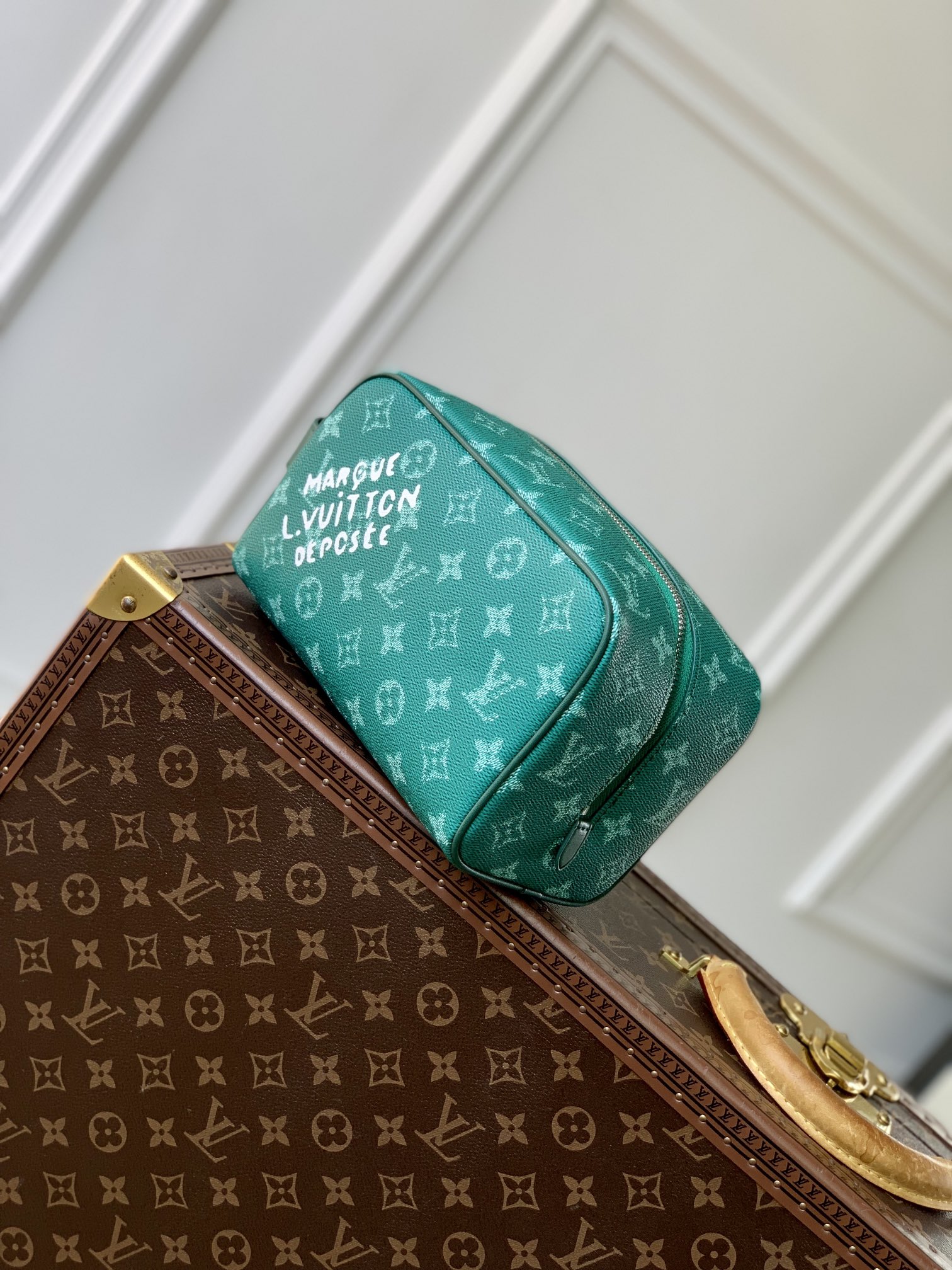 L0vis Vvtt0n Locker Dopp Kit Pouch -23 x 13 x 12CM