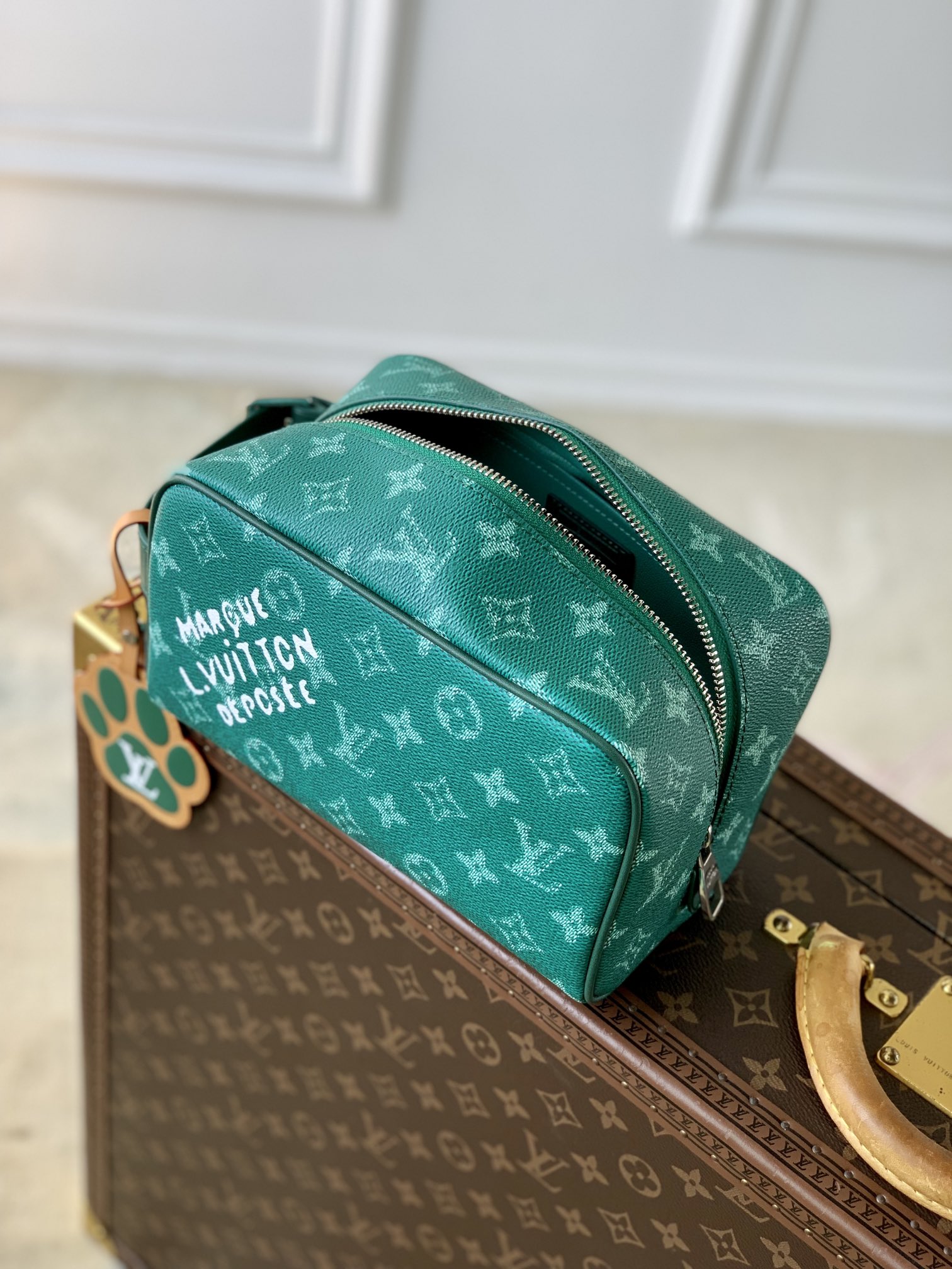 L0vis Vvtt0n Locker Dopp Kit Pouch -23 x 13 x 12CM
