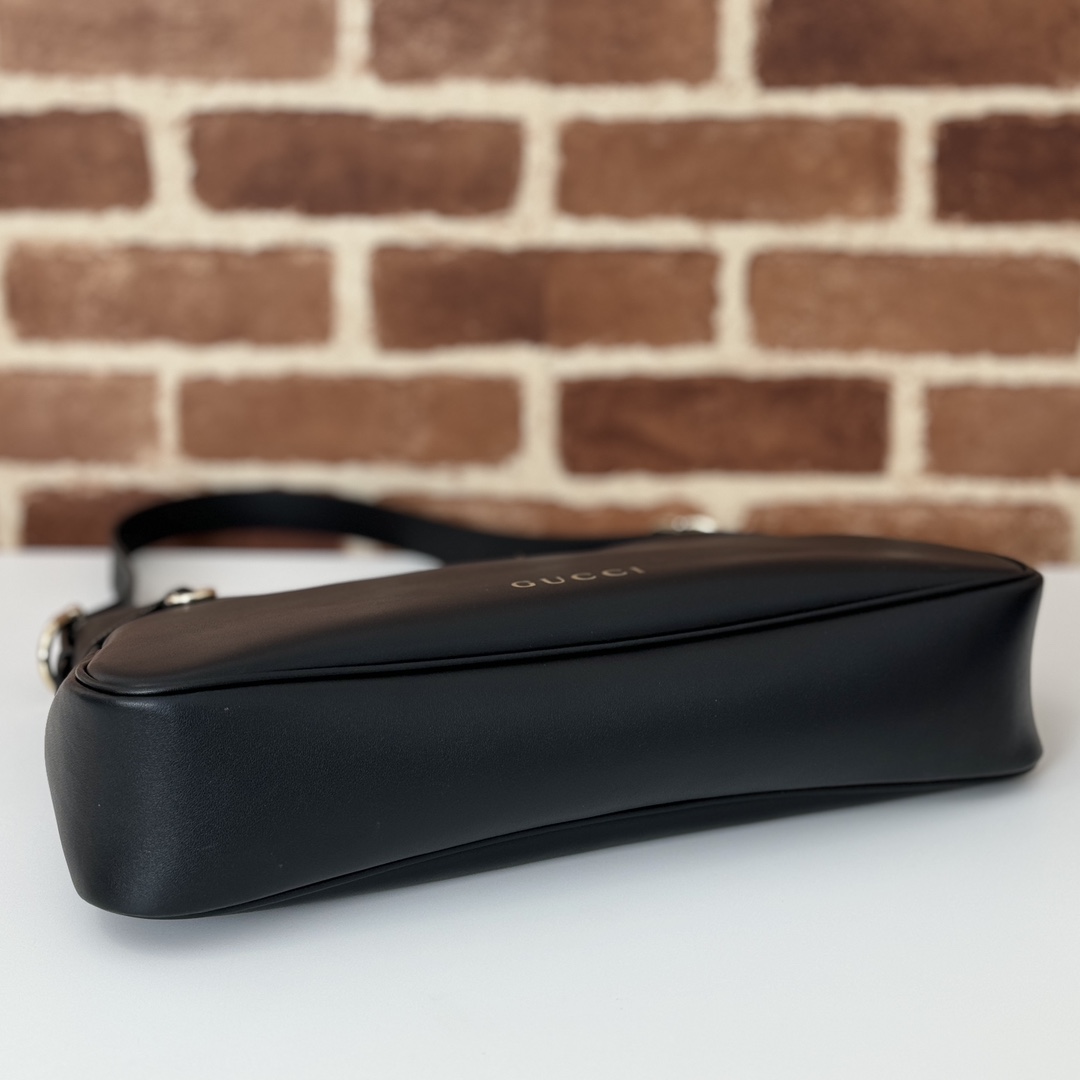 Gvc*1 gg emblem bag-36*23.5*7.5cm