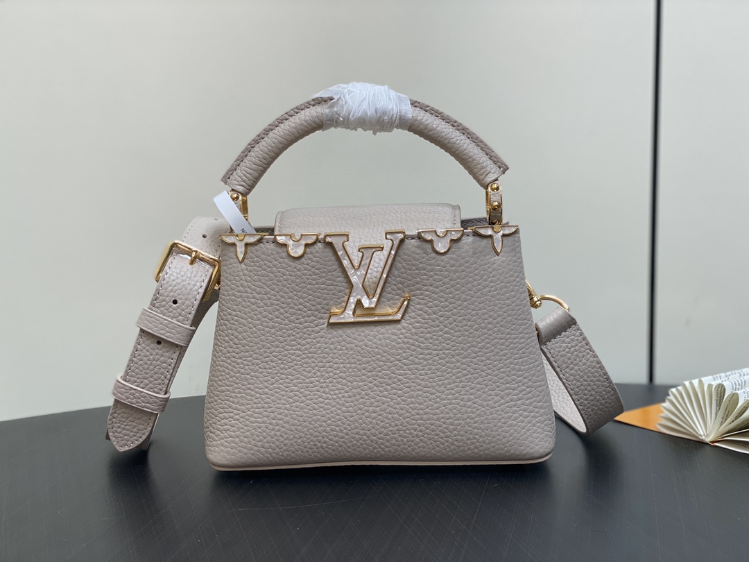 L0vis Vvtt0n Capucines Handlebag