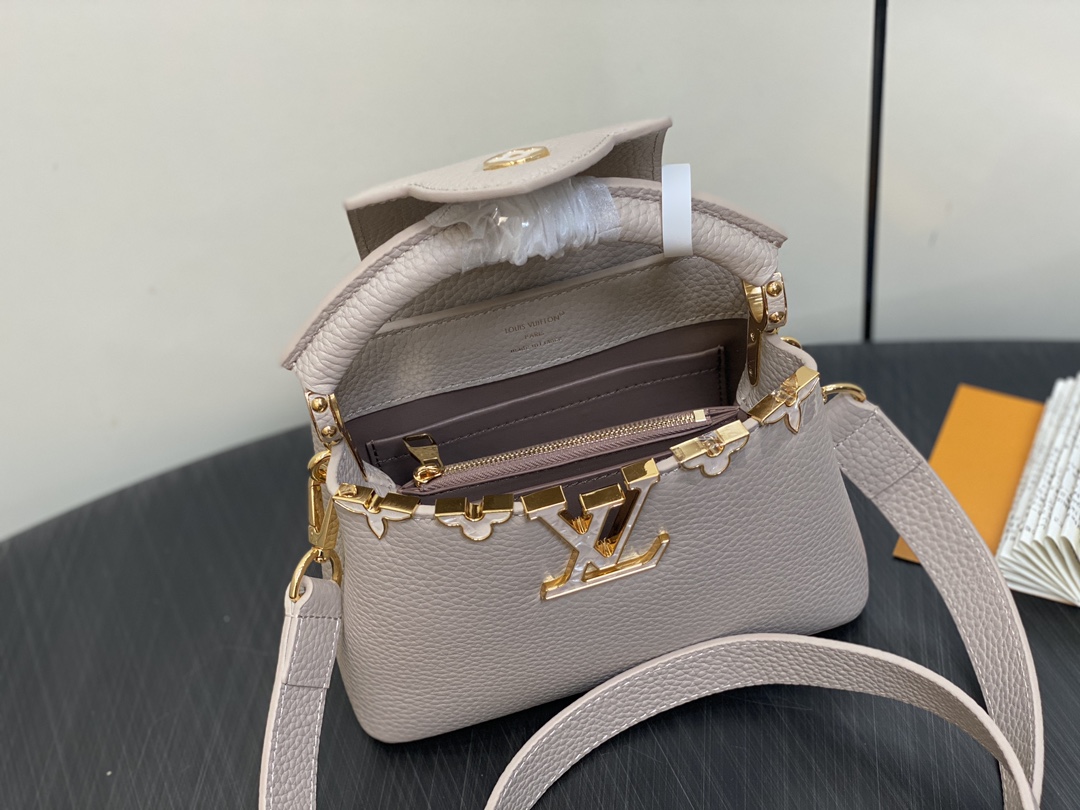 L0vis Vvtt0n Capucines Handlebag