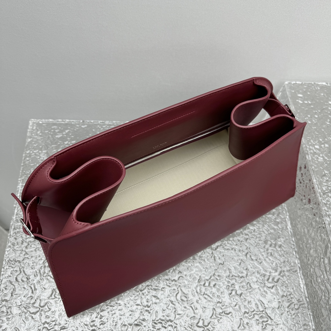 The R0w margaux eq clutch-43*20*24cm