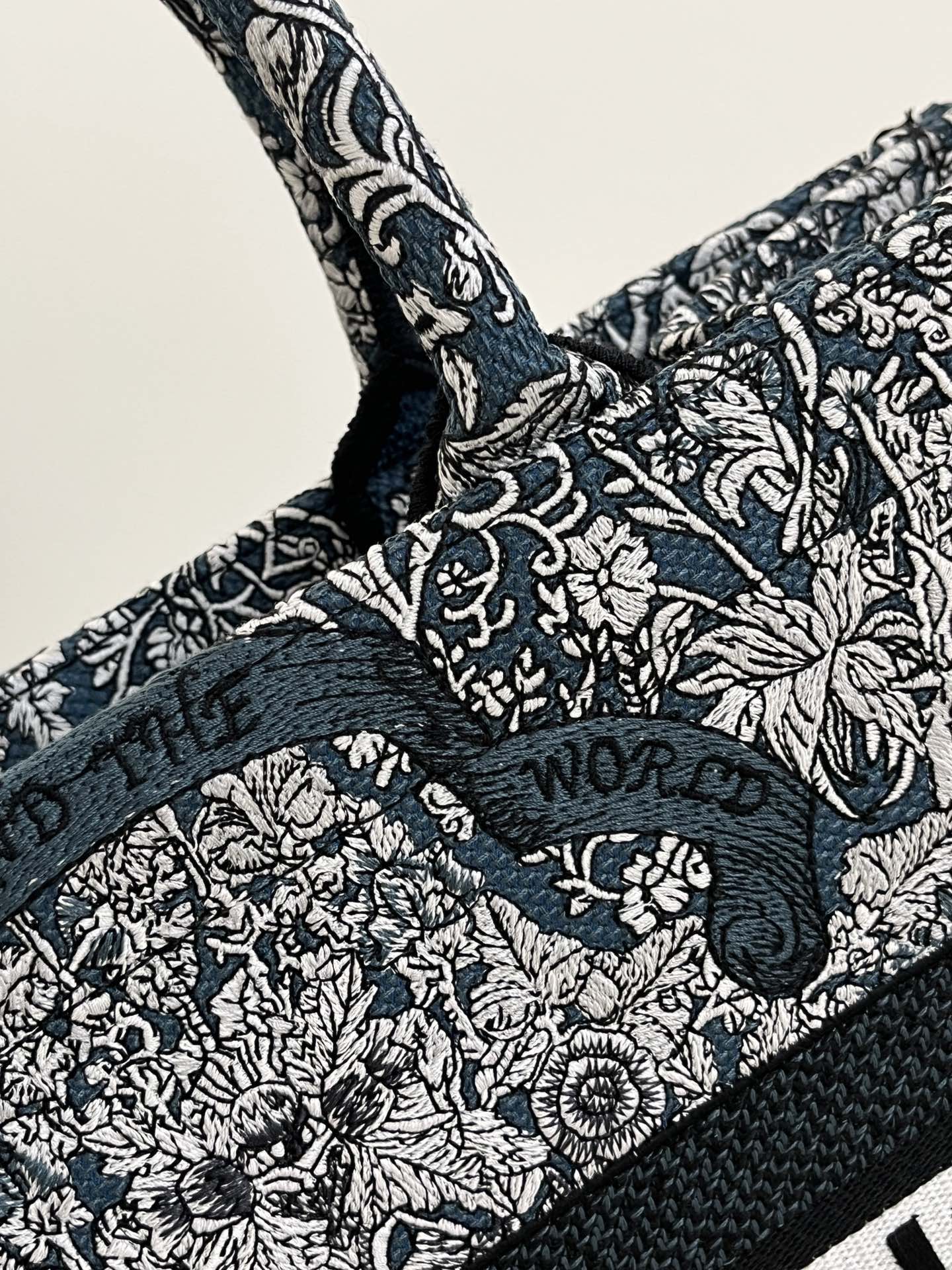 Diro Book Tote-36×16×27CM
