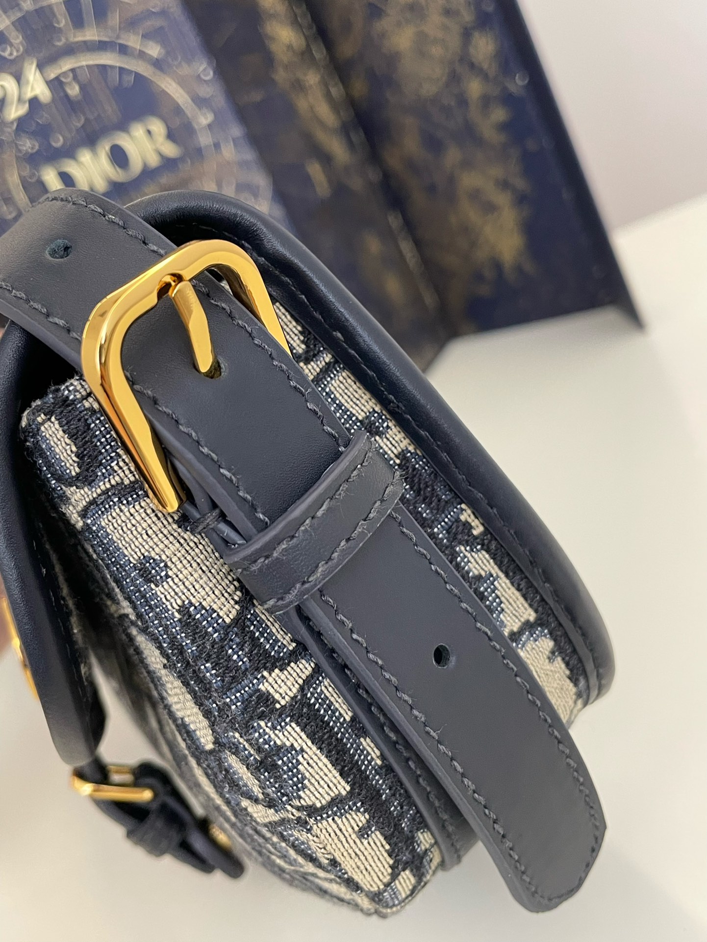 Di0r Bobby East-West-21*5*12CM