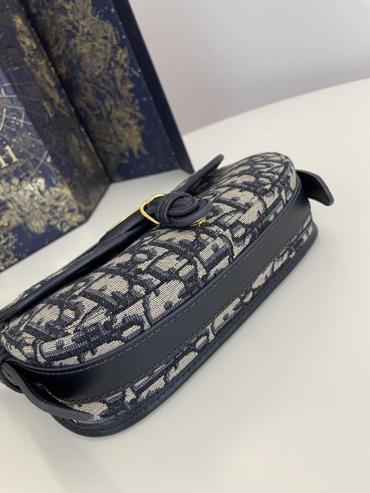 Di0r Bobby East-West-21*5*12CM