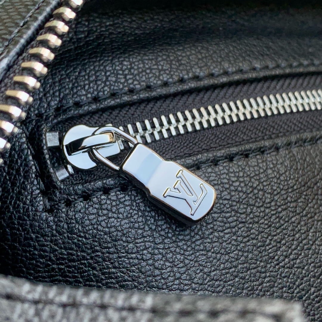 l0vis Vvtt0n toilet pouch -28x16x13cm