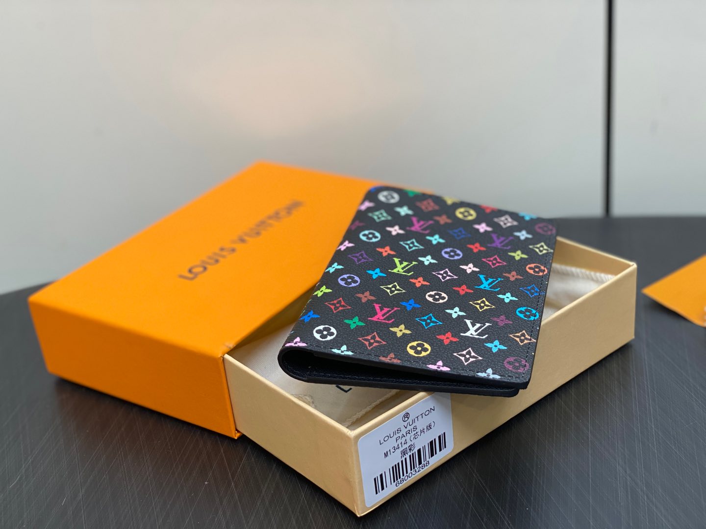 L0vis Vvtt0n Passport Cover-M14164-14 x 2.5 x 10CM