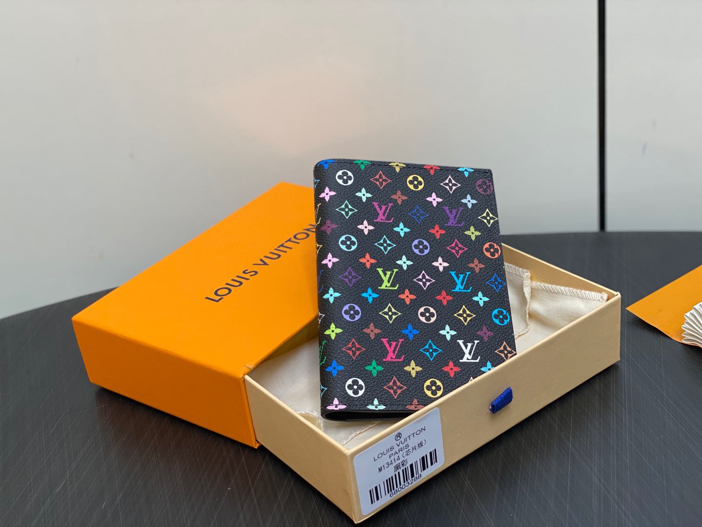 L0vis Vvtt0n Passport Cover-M14164-14 x 2.5 x 10CM