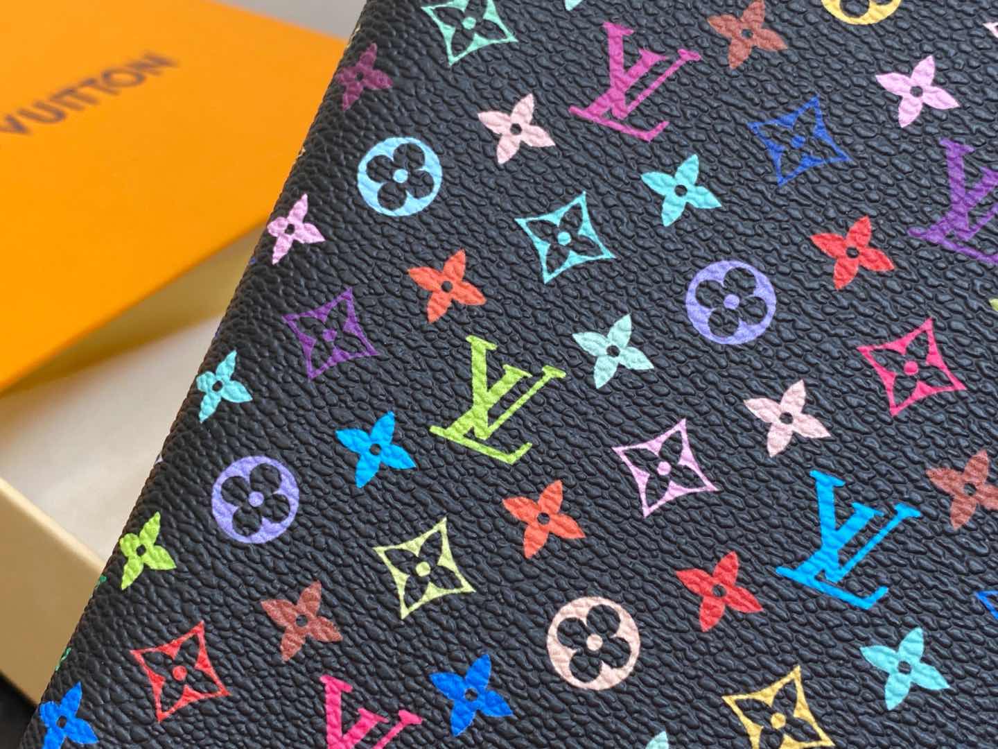 L0vis Vvtt0n Passport Cover-M14164-14 x 2.5 x 10CM