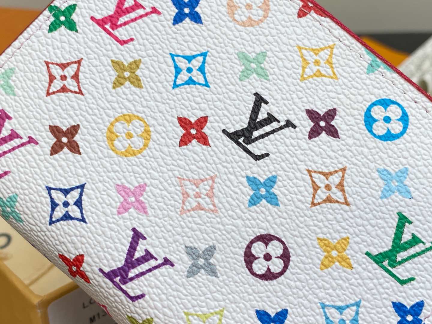 L0vis Vvtt0n Zippy Wallet-11 x 8.5 x 2CM