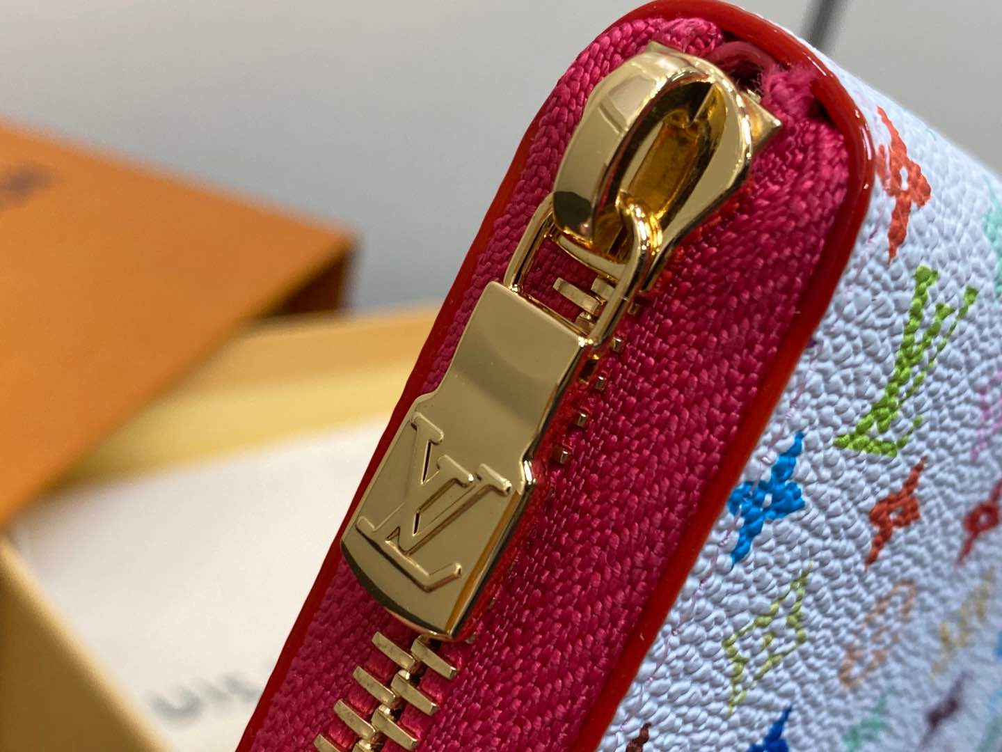L0vis Vvtt0n Zippy Wallet-11 x 8.5 x 2CM