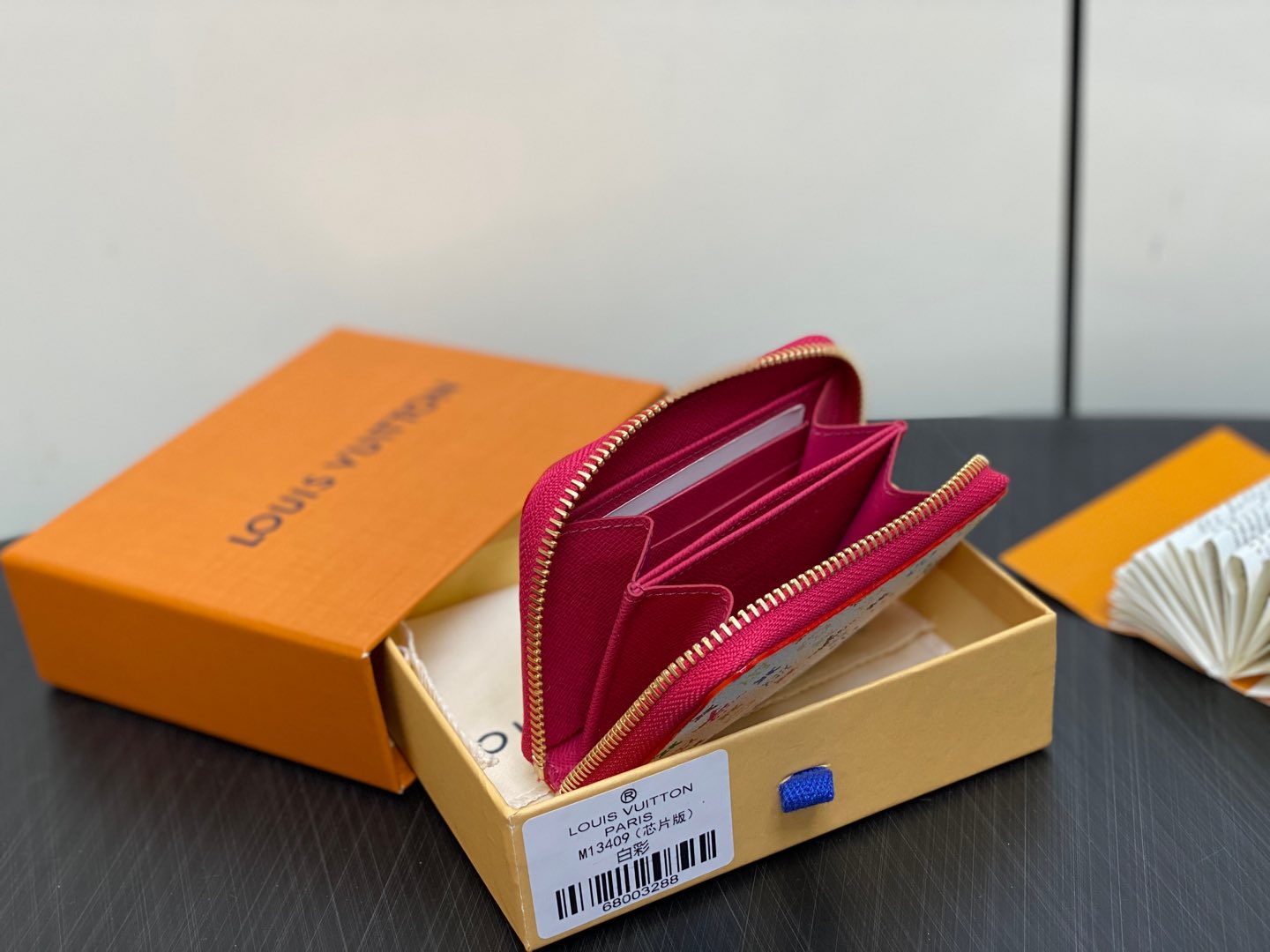 L0vis Vvtt0n Zippy Wallet-11 x 8.5 x 2CM