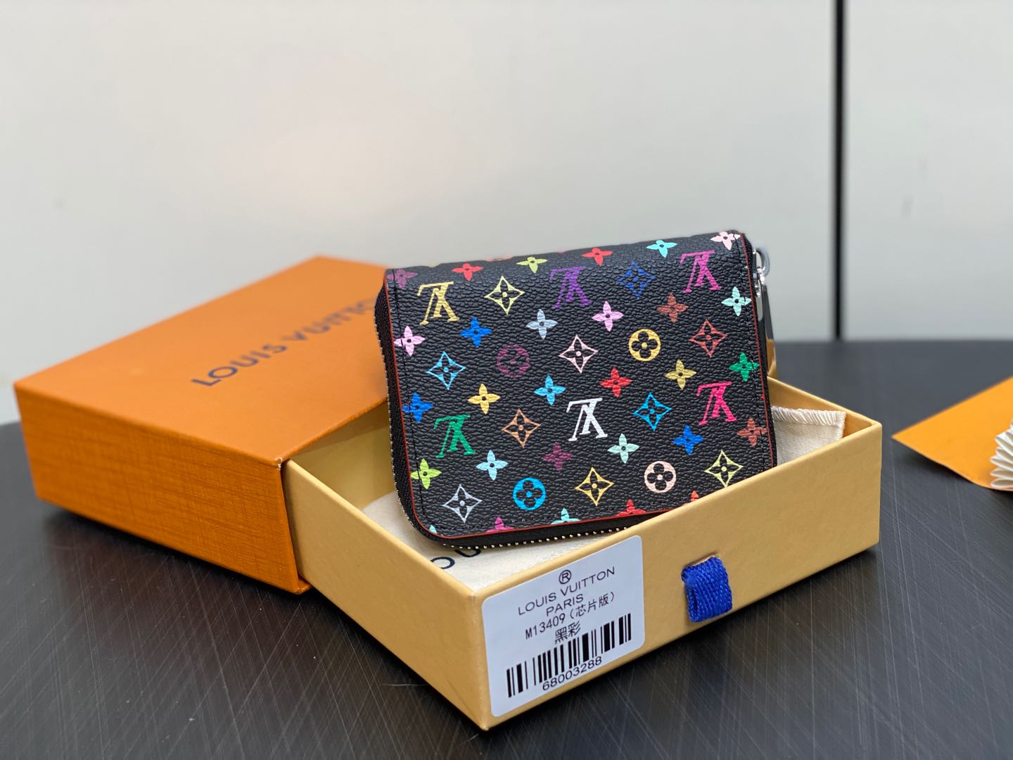 L0vis Vvtt0n Zippy Wallet-11 x 8.5 x 2CM