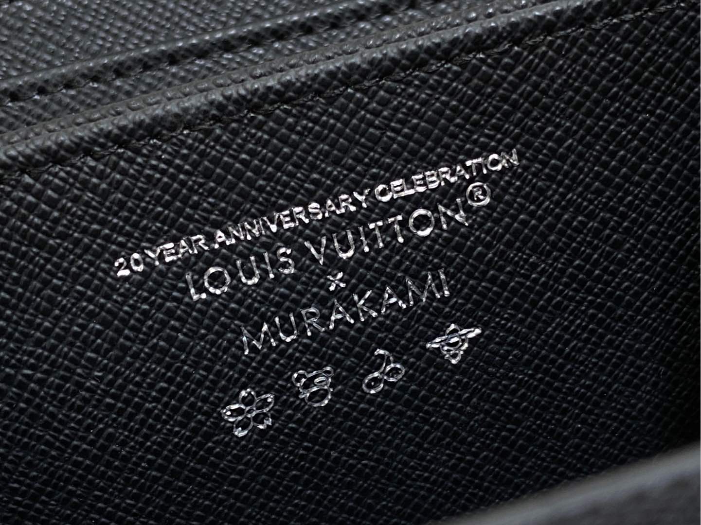 L0vis Vvtt0n Zippy Wallet-11 x 8.5 x 2CM
