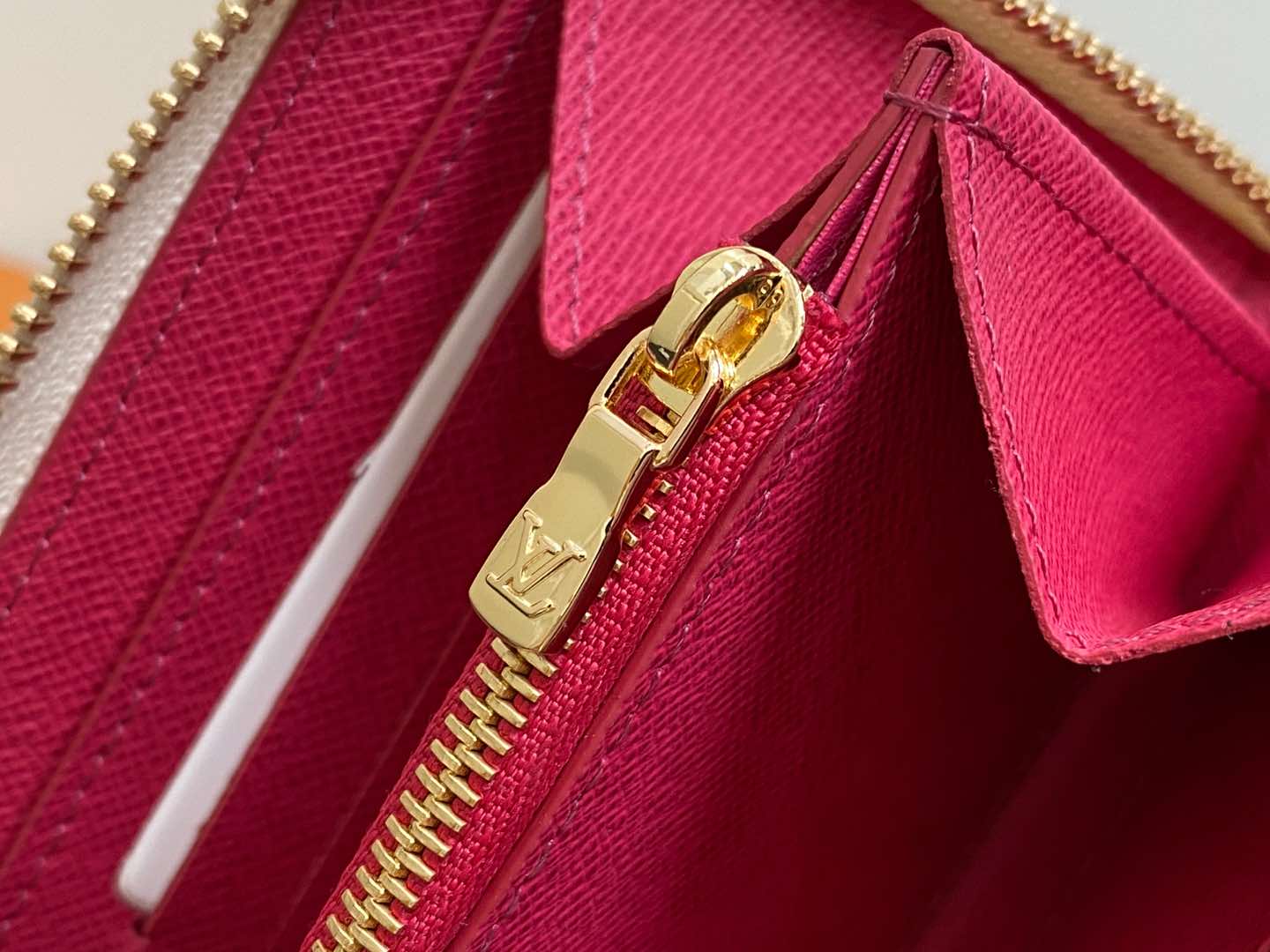 L0vis Vvtt0n Zippy Wallet-20*9*2CM