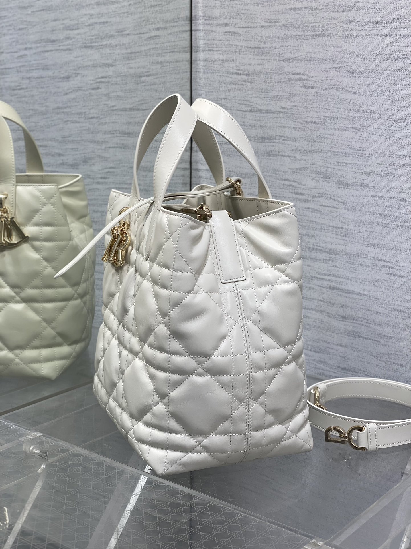 Diro Toujours Tote Bags-20*18.5*22CM