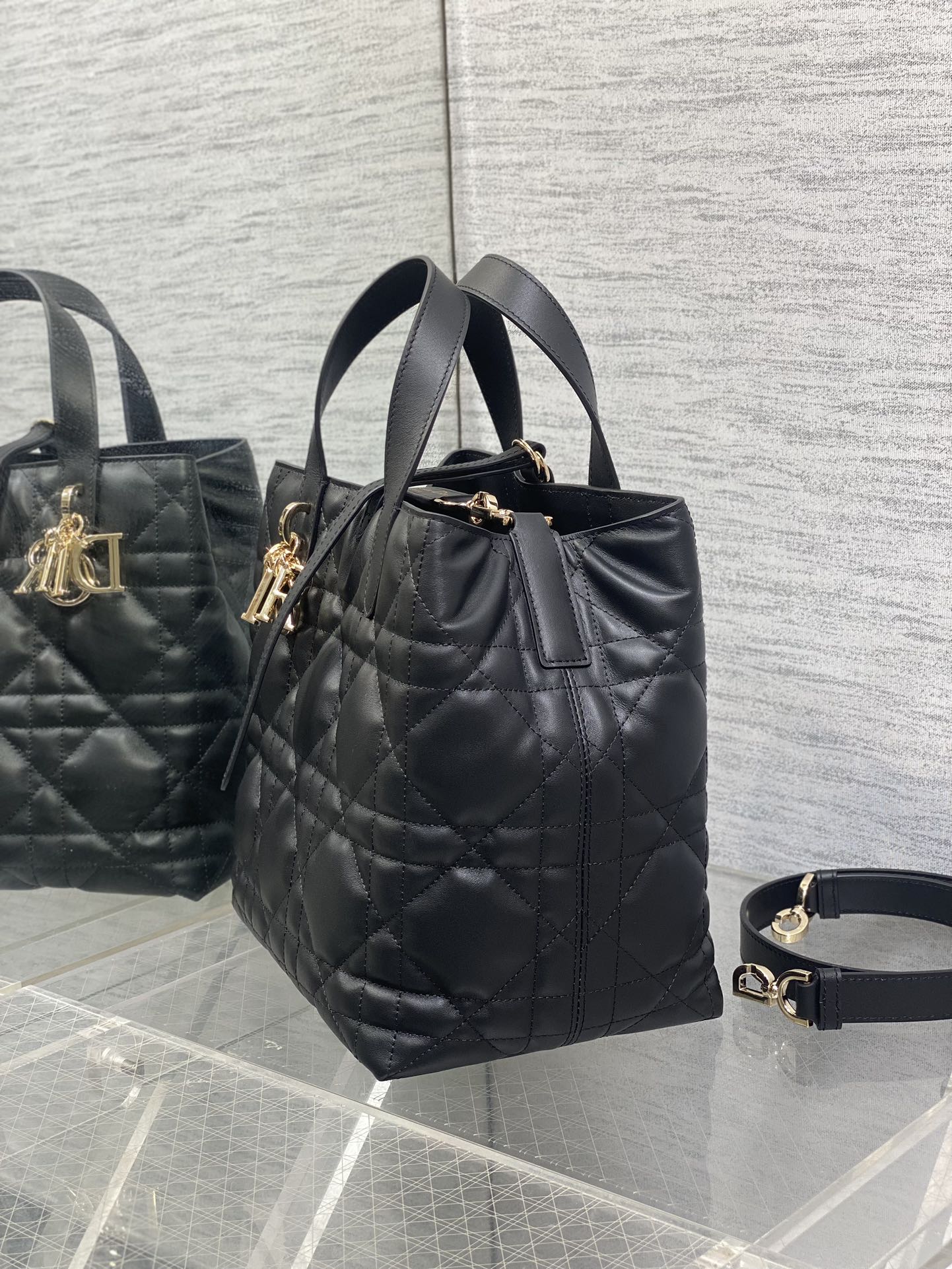 Diro Toujours Tote Bags-20*18.5*22CM