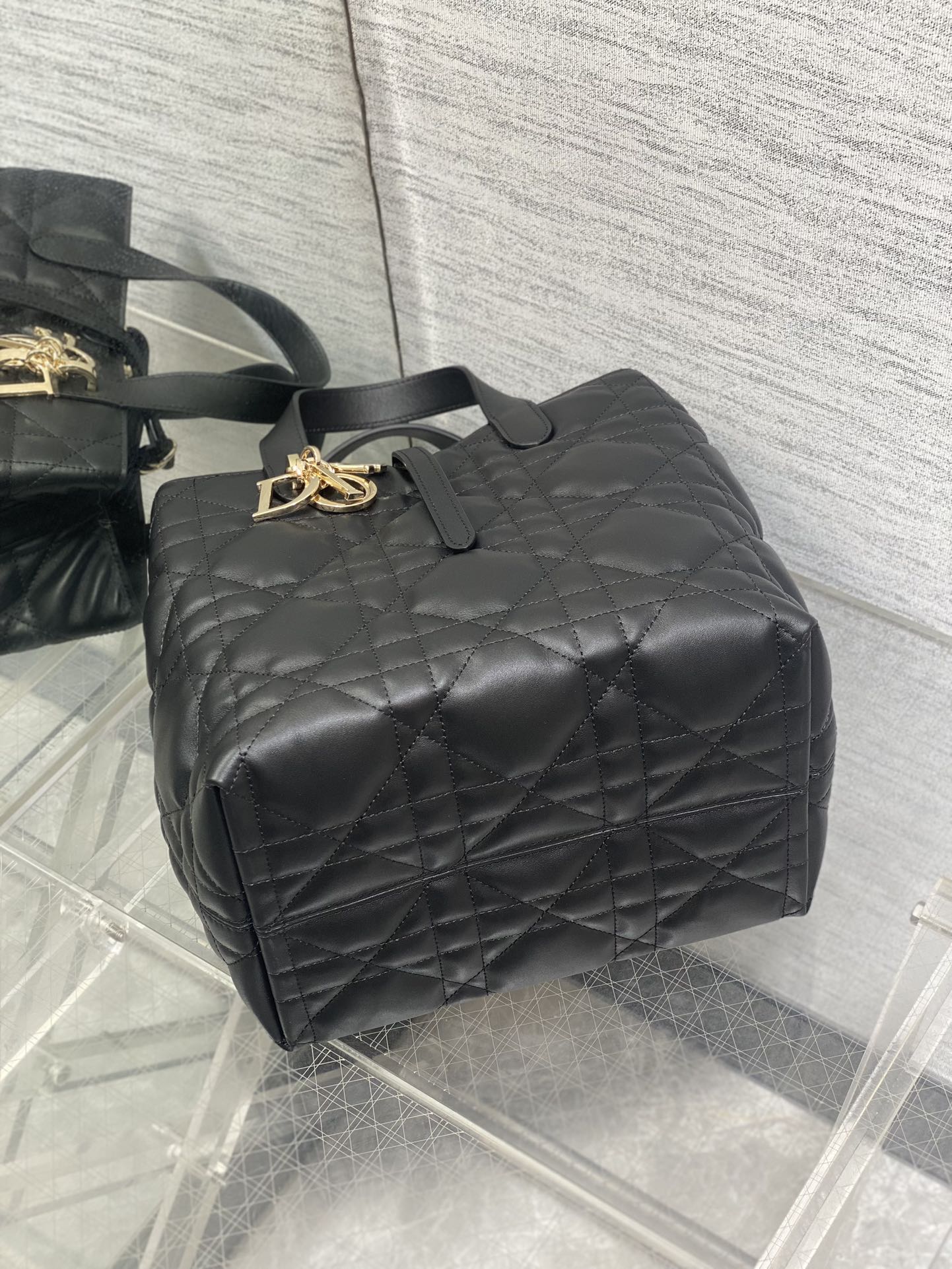 Diro Toujours Tote Bags-20*18.5*22CM