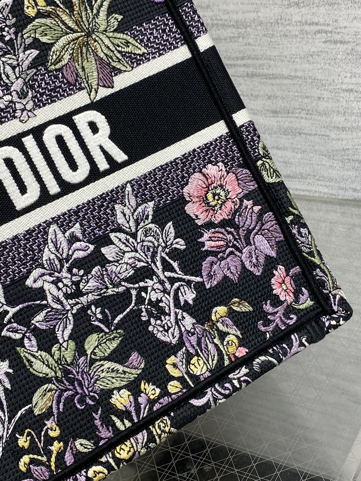 Diro Book Tote-36×16×27CM