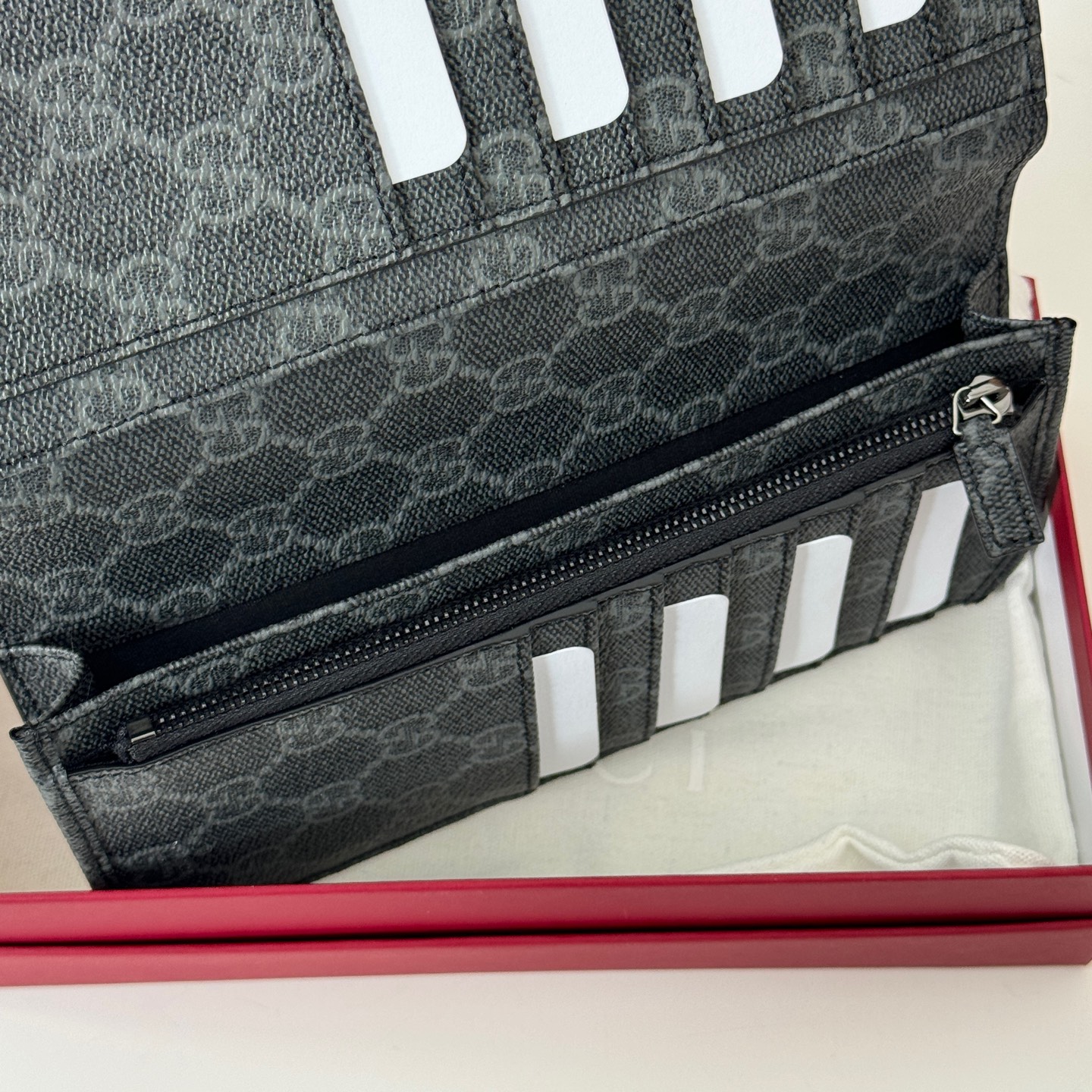 Gvc*1 GG Emblem Wallet-10*19*2CM