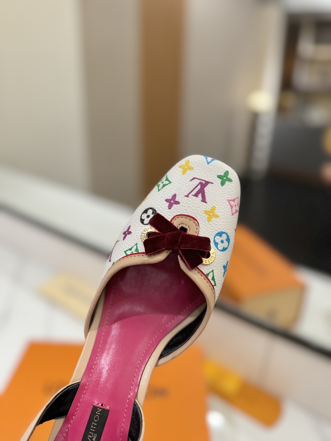 L0vis Vvtt0n Sandals