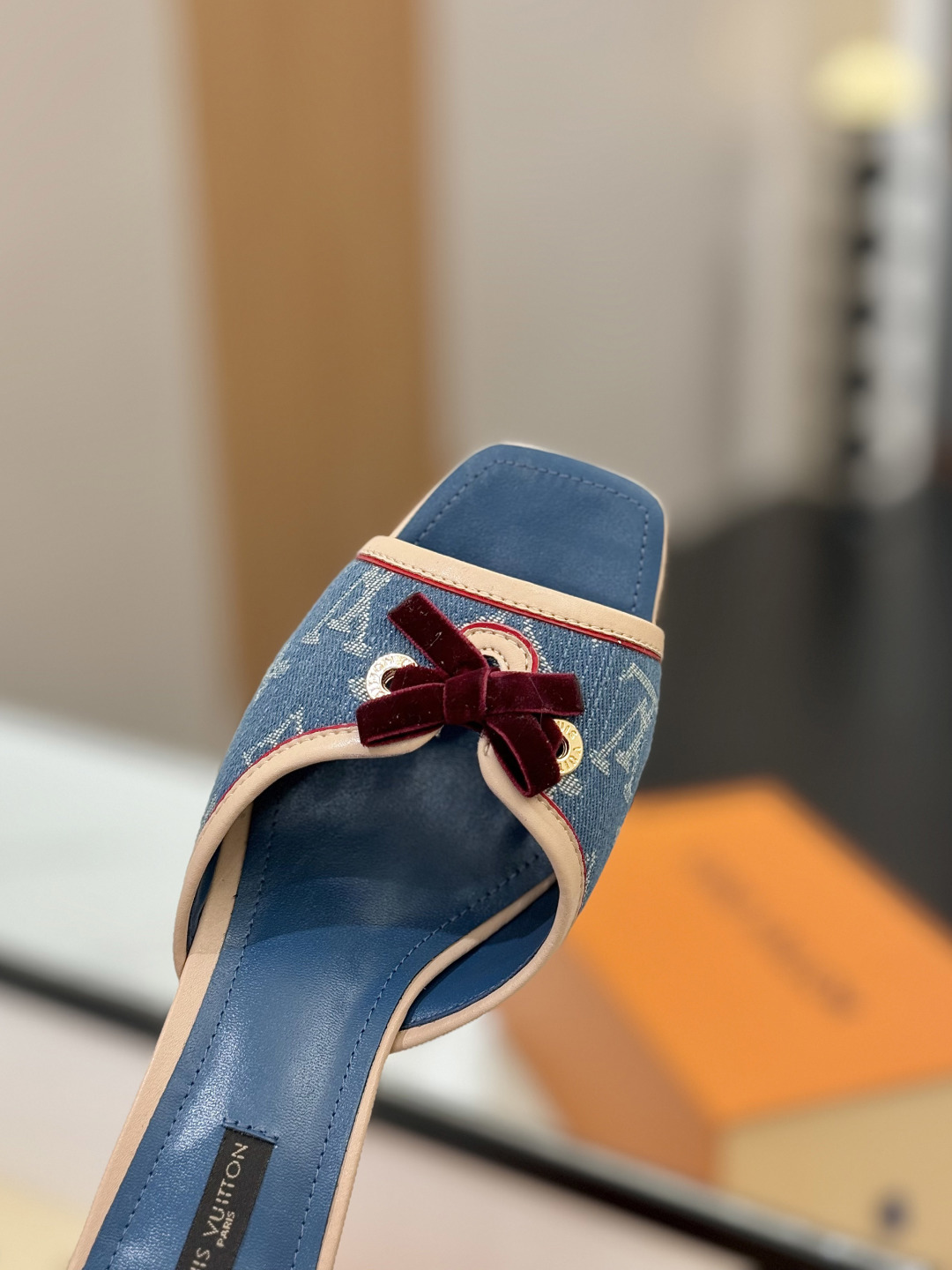 L0vis Vvtt0n Sandals