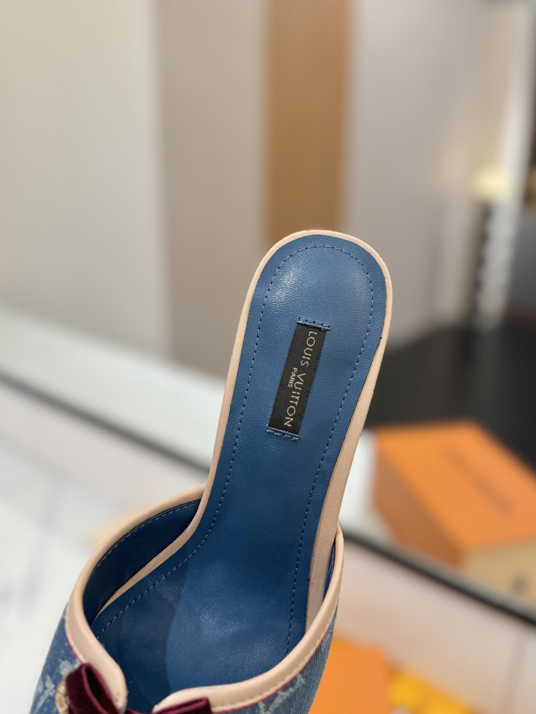 L0vis Vvtt0n Sandals