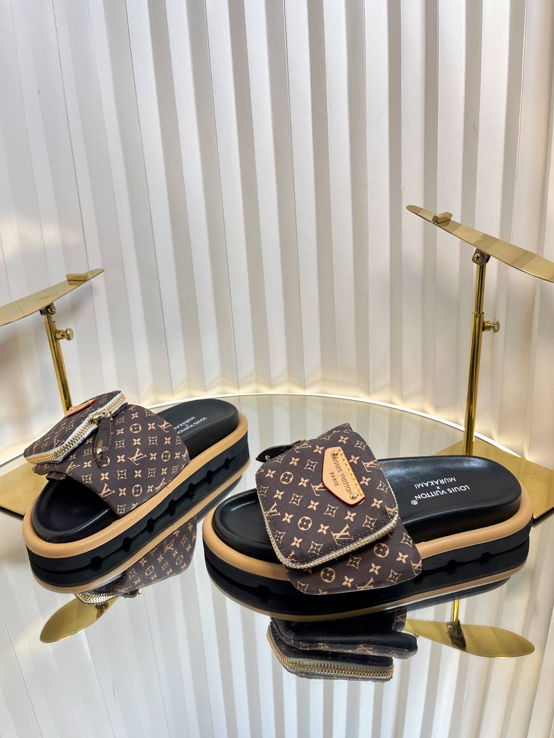 L0vis Vvtt0n Sandals