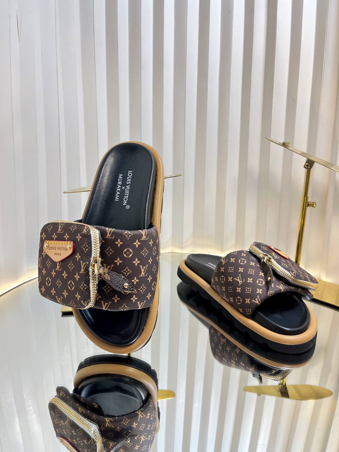 L0vis Vvtt0n Sandals