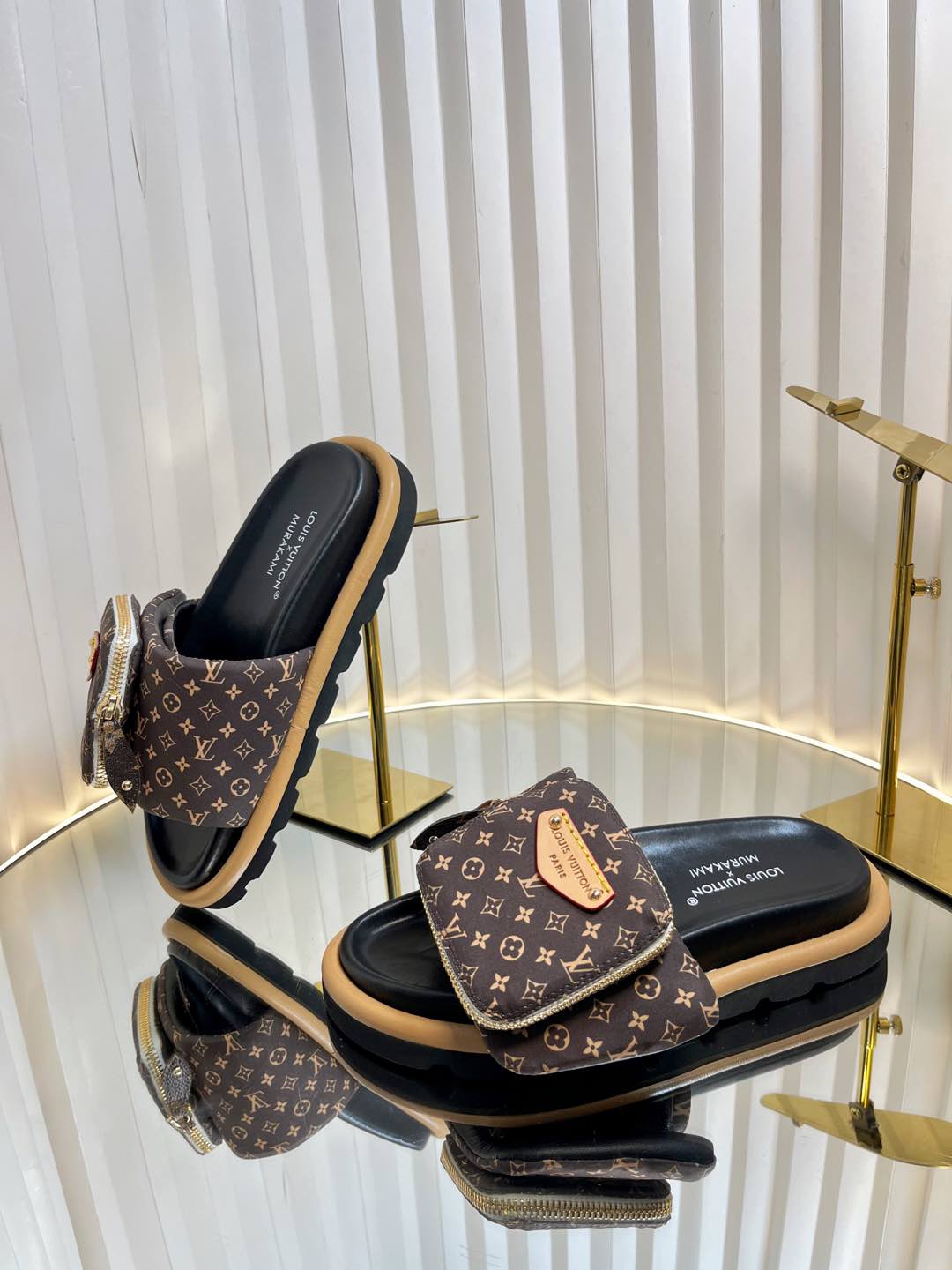 L0vis Vvtt0n Sandals