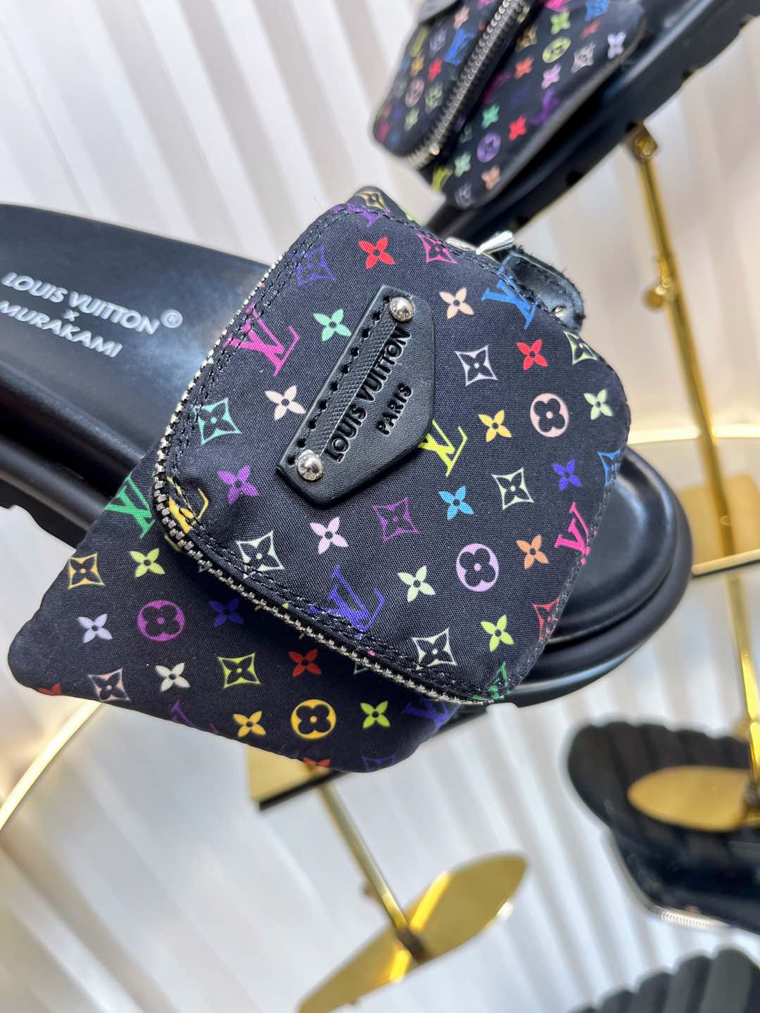 L0vis Vvtt0n Sandals