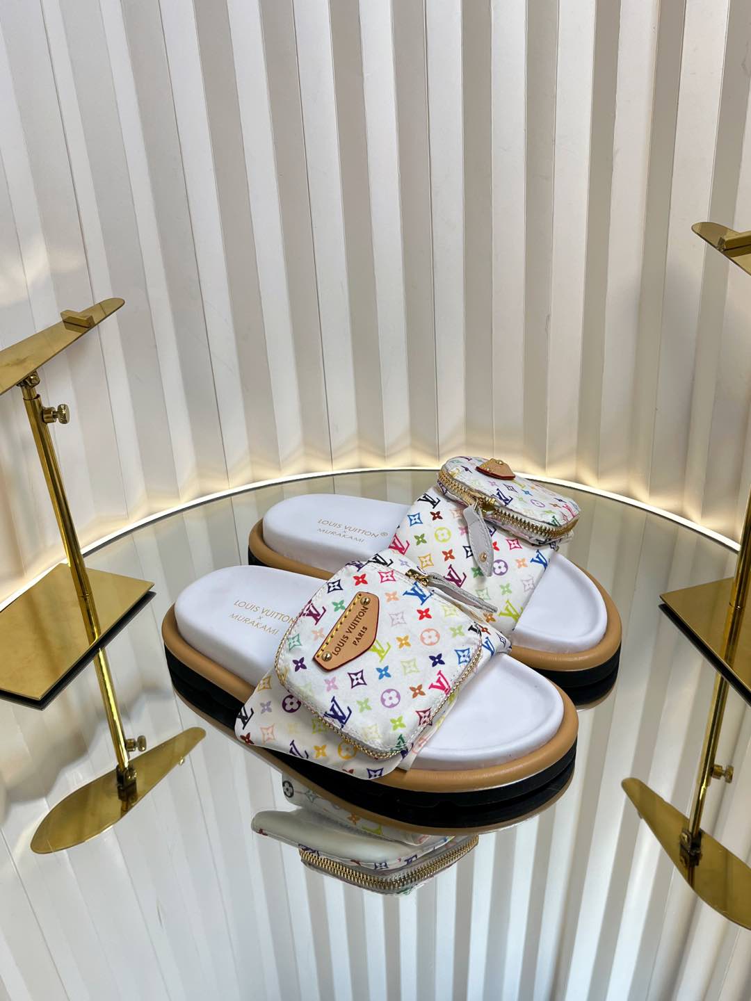 L0vis Vvtt0n Sandals