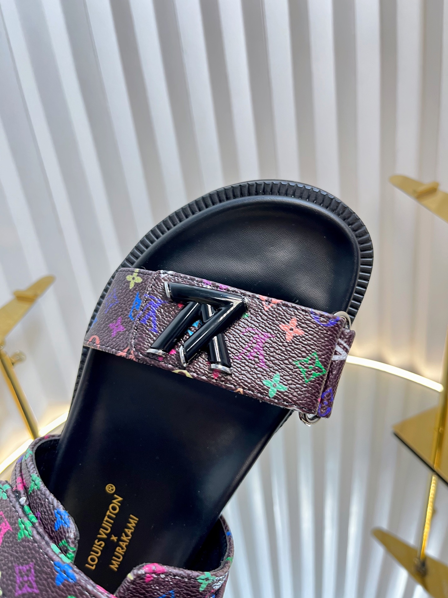 L0vis Vvtt0n Sandals