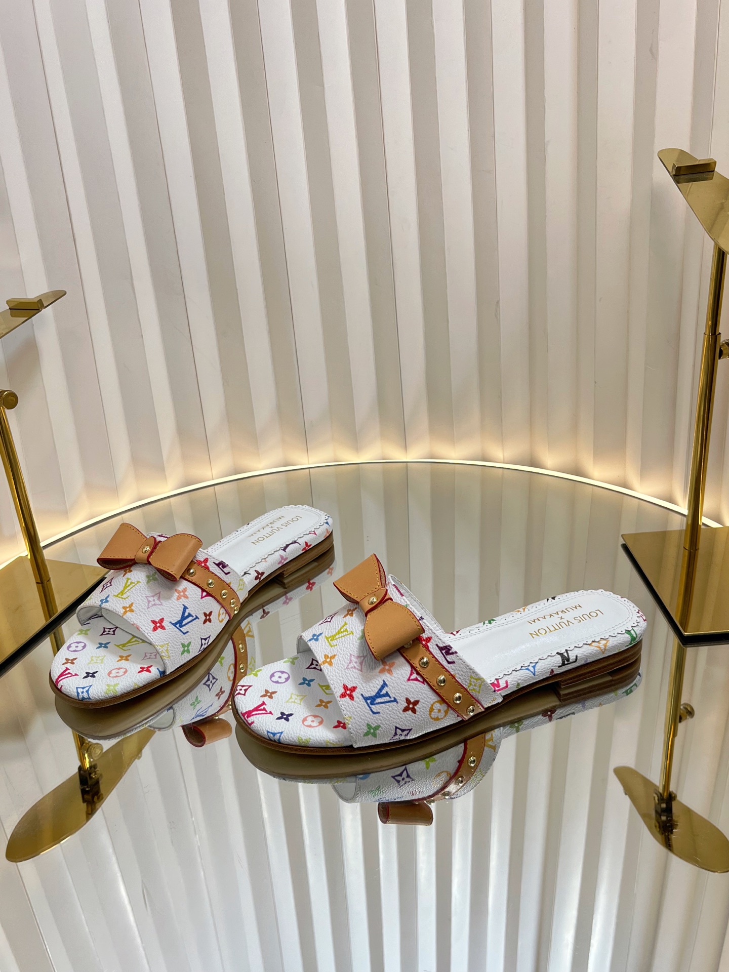 L0vis Vvtt0n Sandals