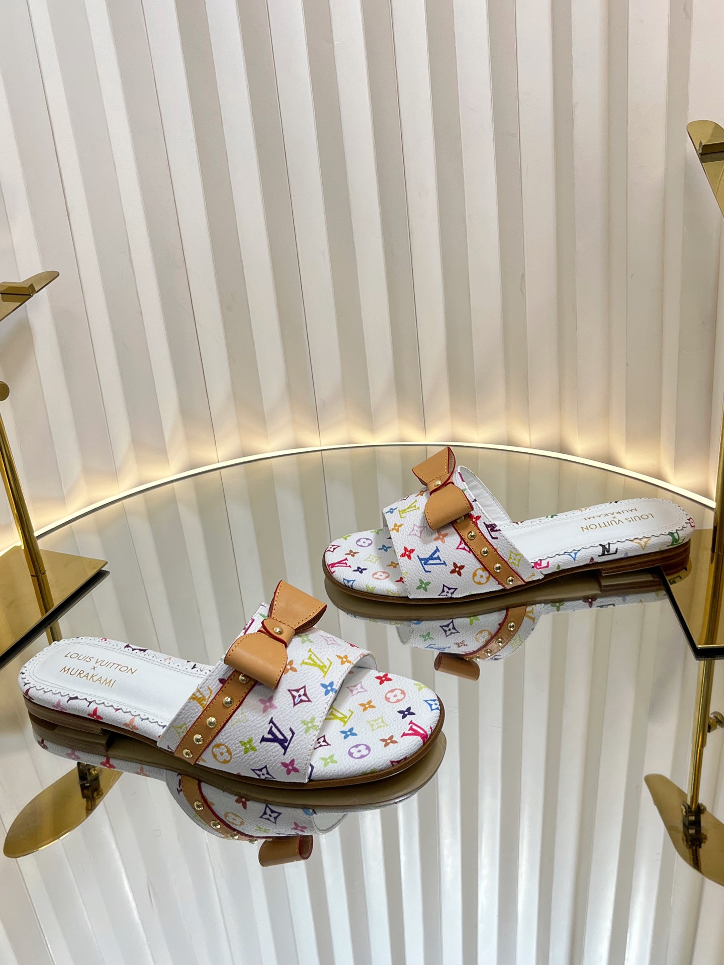 L0vis Vvtt0n Sandals