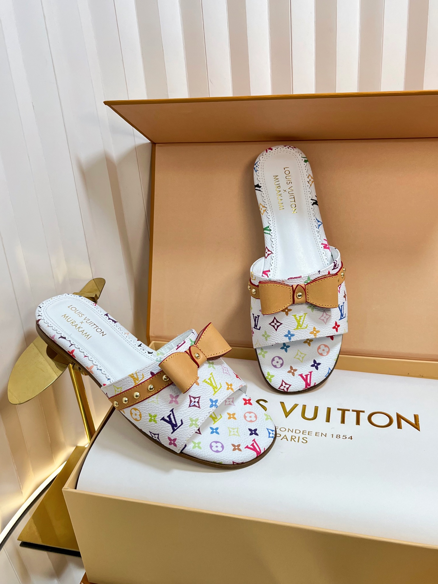 L0vis Vvtt0n Sandals