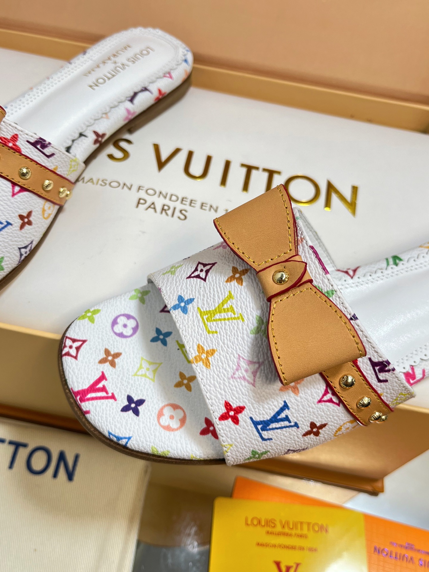 L0vis Vvtt0n Sandals