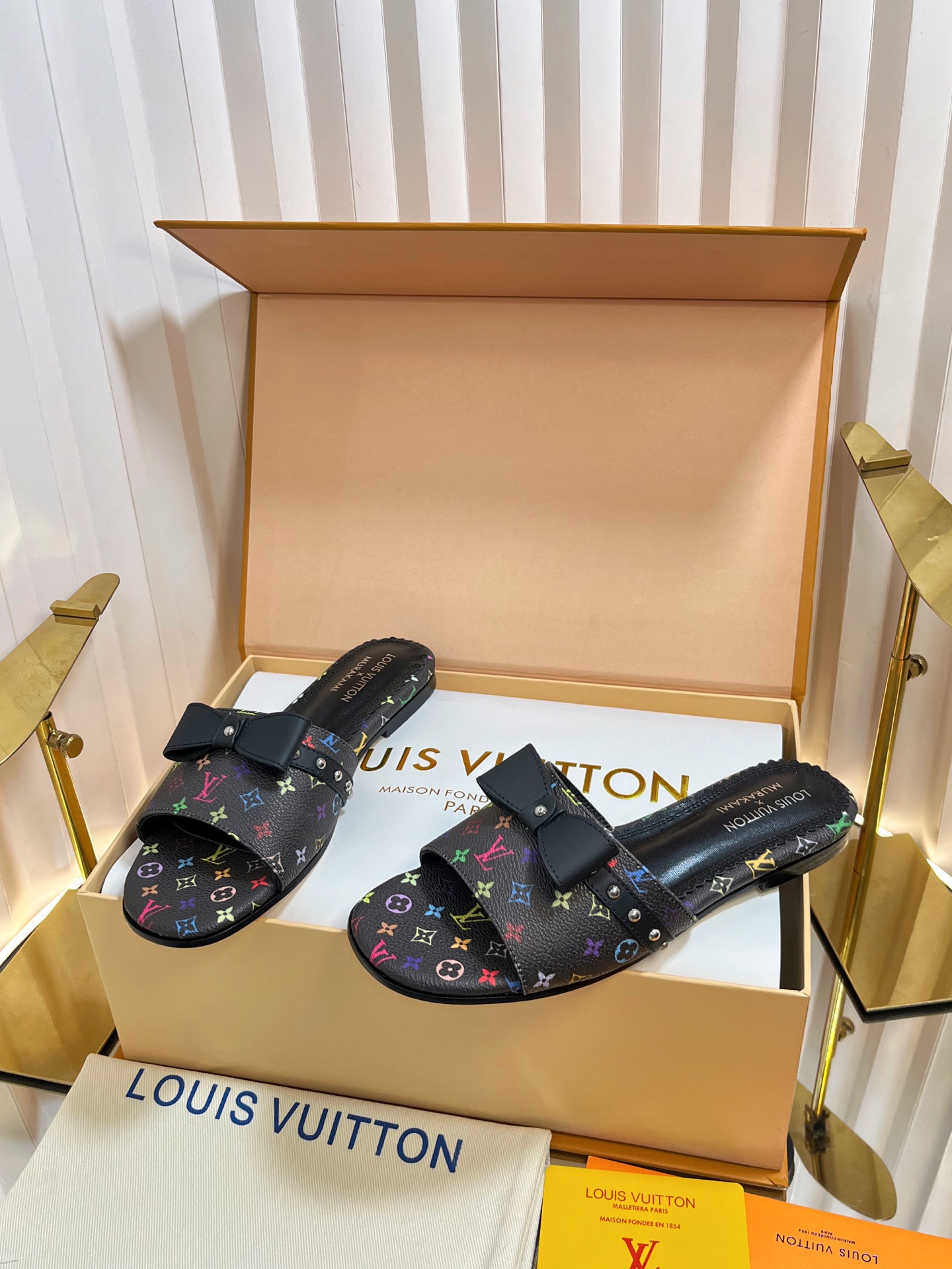 L0vis Vvtt0n Sandals