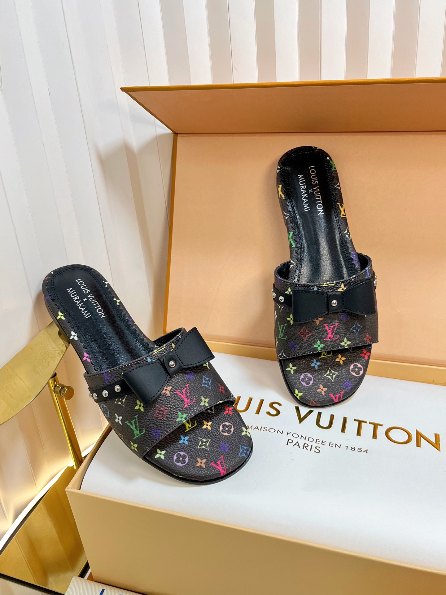 L0vis Vvtt0n Sandals