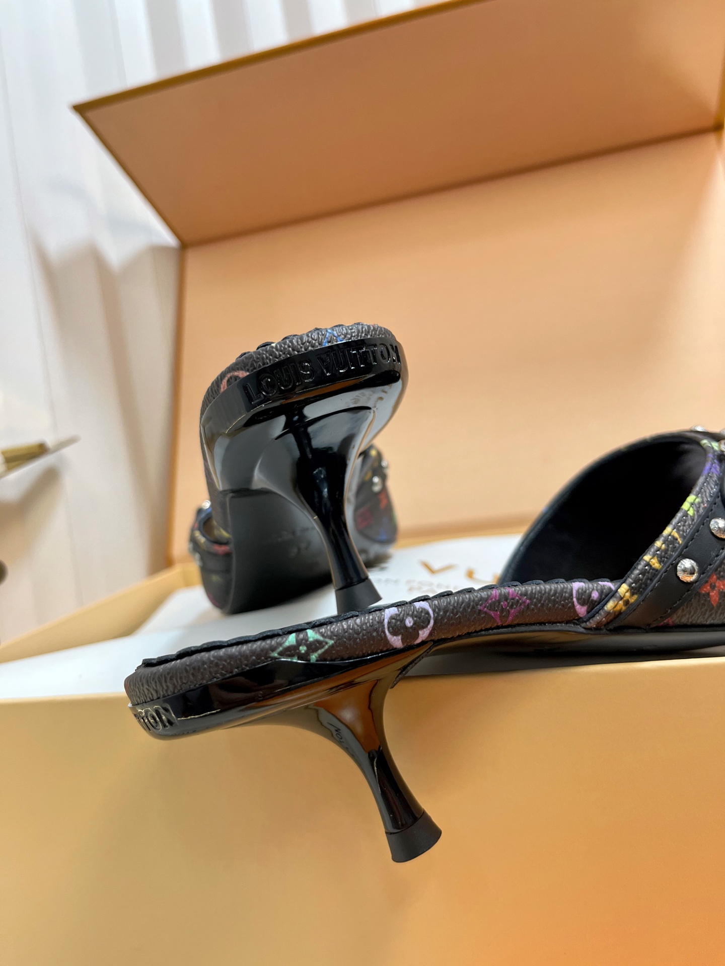 l0vis Vvtt0n sandals-5cm