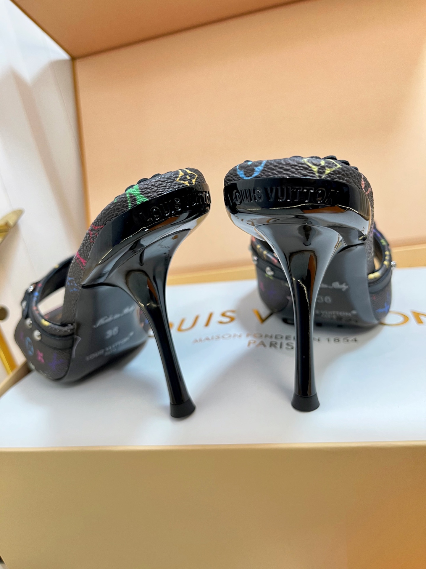 l0vis Vvtt0n sandals-9cm